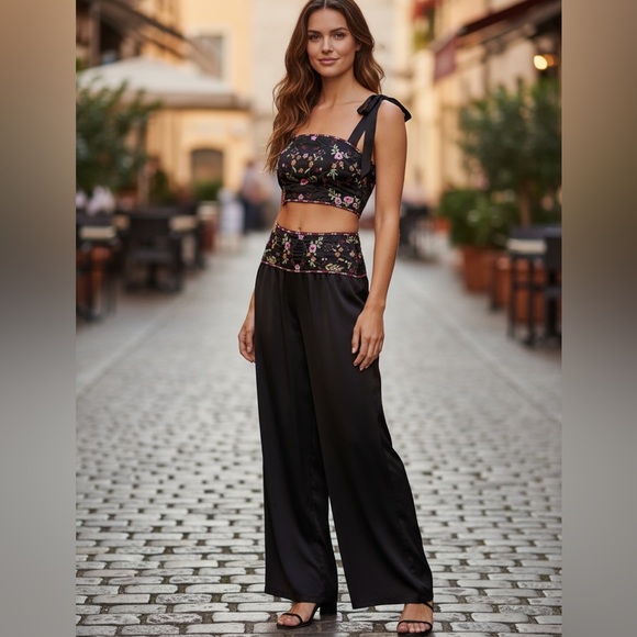 Free People Ensemble Petra Black Satin Pant Crop Top Set Embroidered Size 8 NWOT